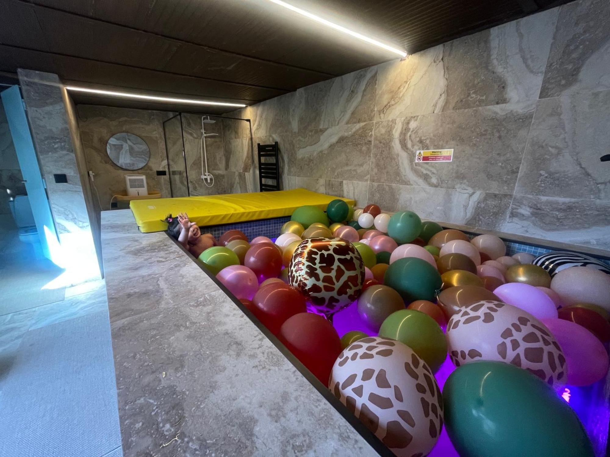 Hearts & Ponies Apartamentos Con Piscinas Privadas Cerca De La Warner チンチョン エクステリア 写真